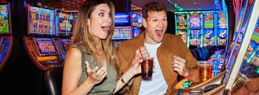 Pengguna menikmati berbagai kategori olahraga dan kasino online fun77bet