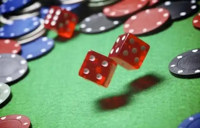 Tampilan antarmuka aplikasi web fun77bet di layar smartphone Android dan iOS